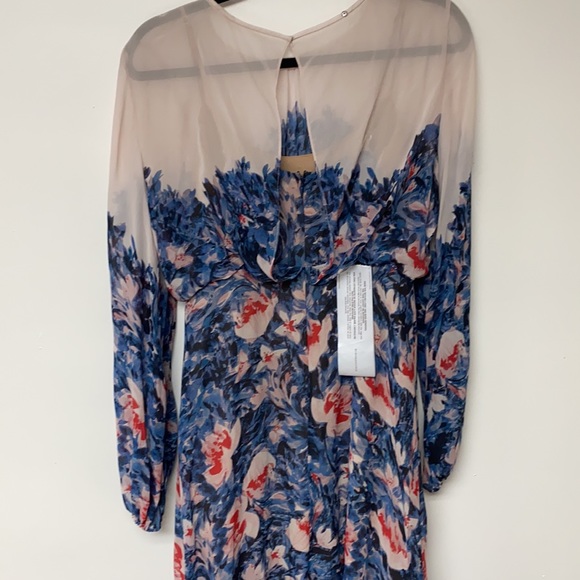 Floral dress, past the knees, with lining inside. - Picture 2 of 7